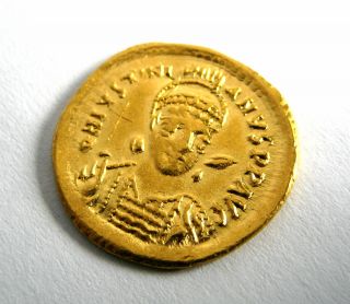 527 - 565 A.  D Late Roman Empire Justinian I Gold Solidus Coin.  Constantinople photo