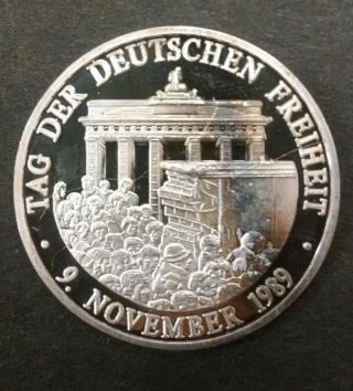 1989 Brandenburg Gate Silver Proof Coin.  Germany photo