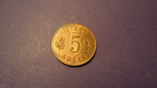 Iceland 1963,  Five Aurar.  Red/brn Higher Grade Coin. photo