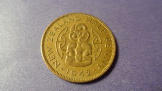 Zealand 1942,  Half Penny.  Cool Coin.  Wwii Era Coinage. photo