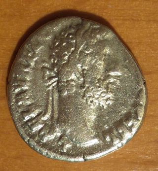 Roman Liberalitas Ar Denarius Of Commodus - 0.  99 - Start - photo