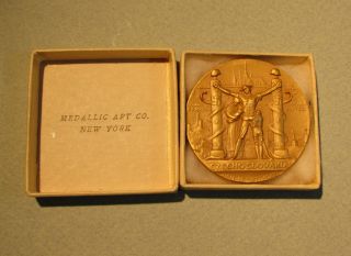 1939 York Worlds Fair Czechoslovakia Shall Be Anti Nazi Medal Maco Wwii photo