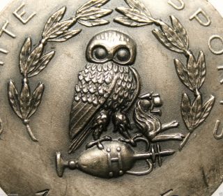 Splendid Vintage Art Medal With The Wise Owl & Torches Decors photo