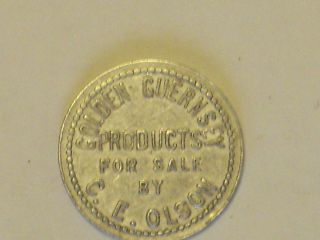 (milwaukee,  Wi) Golden Gurnsey C.  E.  Olson Gf1 Qt Of Milk.  25mm Round Al Dairy Token photo