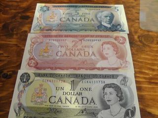 1972 Five Dollars,  1976 Two Dollars And 1973 One Dollar Bank Of Canada photo