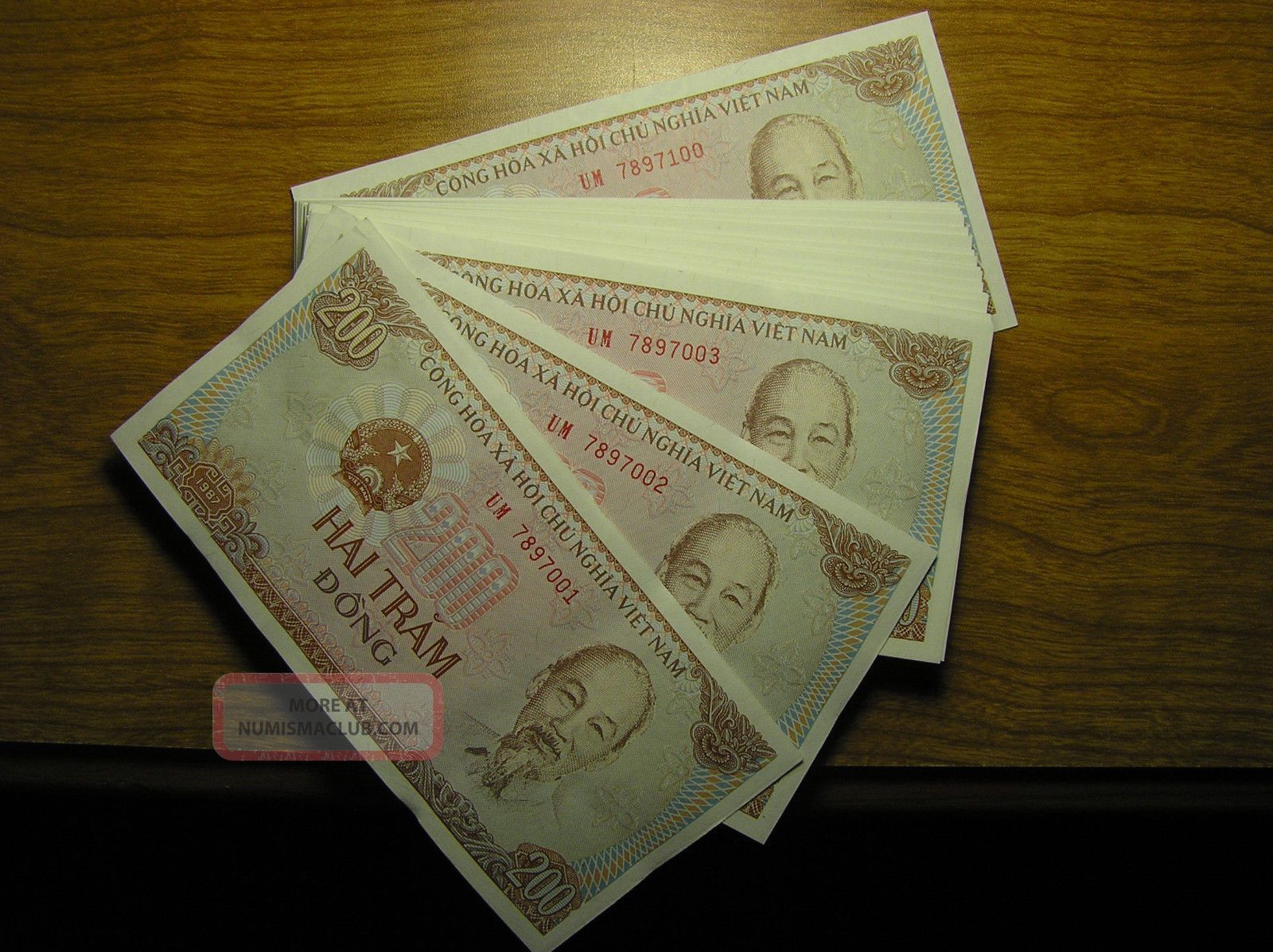 Vietnam 1987 Two Hundred 200 Vietnamese Dong Paper Money Banknote P 100 Unc vietnam-1987-two-hundred-200-vietnamese-dong-paper-money-banknote-p-100-unc