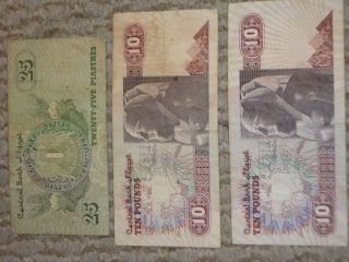 Ten Pounds And 25 Piastres Of Central Bank Of Egypt 1979 photo