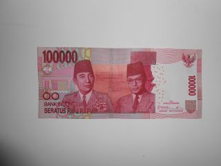 One { 1 } 2013 Indonesian 100000 Rupiah Circulated Banknote - 100,  000 Rupiah photo