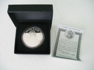 Official 2001 Presidential Election George W.  Bush And Al Gore Silver 1 Oz.  Coin photo