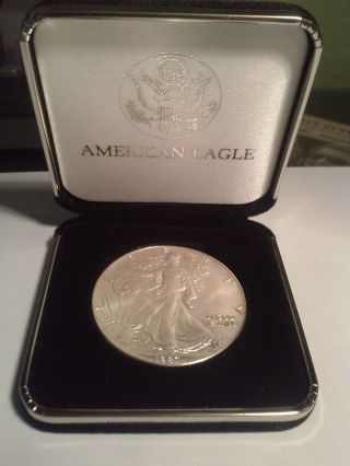 1987 1 Oz Silver American Eagle (uncirculated) With Collectors Case photo