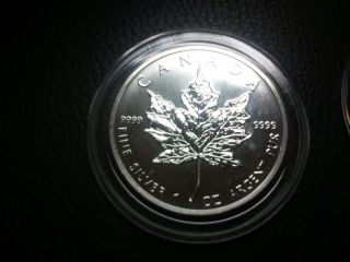 1989 Canadian $5 Maple Coin.  1oz Silver Round.  999 Fineness photo