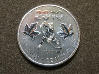2010 1oz Silver Maple Leaf 2010 Vancouver Olympic Hockey $5 Coin Canada photo