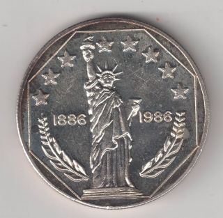 1986 Statue Of Liberty And Justice - 1 Oz.  999 Fine Silver Art Round - photo