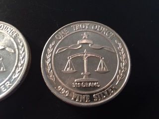 1983 Parliament Shield 1 Troy Oz.  999 Fine Silver Round Rare Find photo