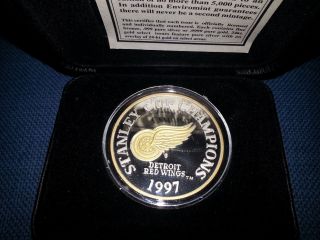 Enviromint 1997 Detroit Red Wings 1 Oz.  999 Silver Stanley Cup Champion Coin photo