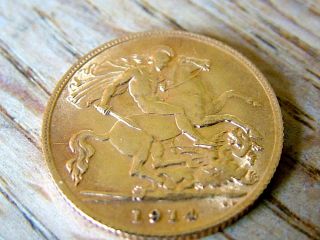 George V 1914 Gold Half Sovereign 4grams 22 Carat Solid Gold British Coin Nr photo