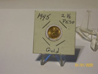 1945 2 And Half Dollar Peso.  0482 Bullion Fine Gold. photo