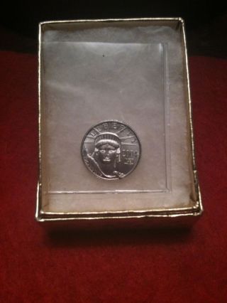 2004 1/10th Platinum Eagle Statue Of Liberty $10 Bullion Coin photo