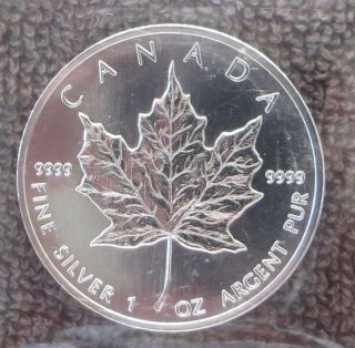 1992 Canada Silver Maple Leaf 1 Troy Oz.  5 Dollar Coin Rcm Key Date photo