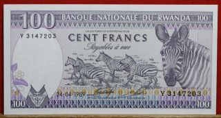 Uncirculated 1989 Rwanda 100 Francs P - 19 Crisp Note S/h photo