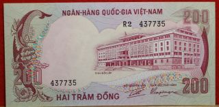 Uncirculated 1972 South Vietnam 200 Dong P - 32 Crisp Note S/h photo
