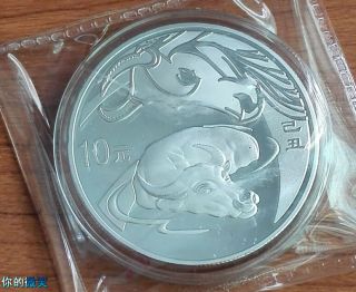 2009 1oz Round 99.  9 Silver Coin - Chinese Coin Zodiac Cow With Box photo