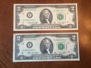 1976 Two Dollar Bills Richmond (e) District Consecutively Serial Numbered Pair$2 photo