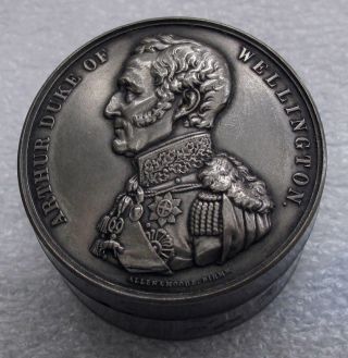 1852 British Snuff Box Duke Of Wellington Death Medal Eimer 1468 Au Rare photo