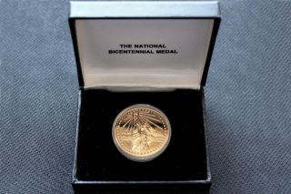 1776 - 1976 Statue Of Liberty - The National Bicentennial Medal,  Bronze photo