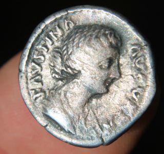 Roman Silver Denarius Of Faustina Junior,  Augusta146 - 176 Ad Rev: Venus, photo