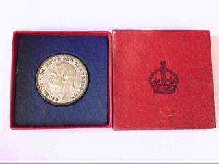 1935 Crown British.  500 Silver Coin From George V W/ Presentation Box.  Buy Now photo