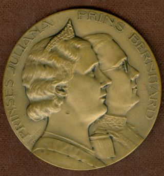 1938 Dutch Medal To Commemorate The Birth Of Princess Beatrix,  By Corn.  Begeer photo