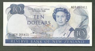 Zealand Qeii $10 6411 photo