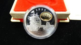 1999 Macau Commemorative Silver 100 Patacas Coin Box With Gold Plated Cameo photo