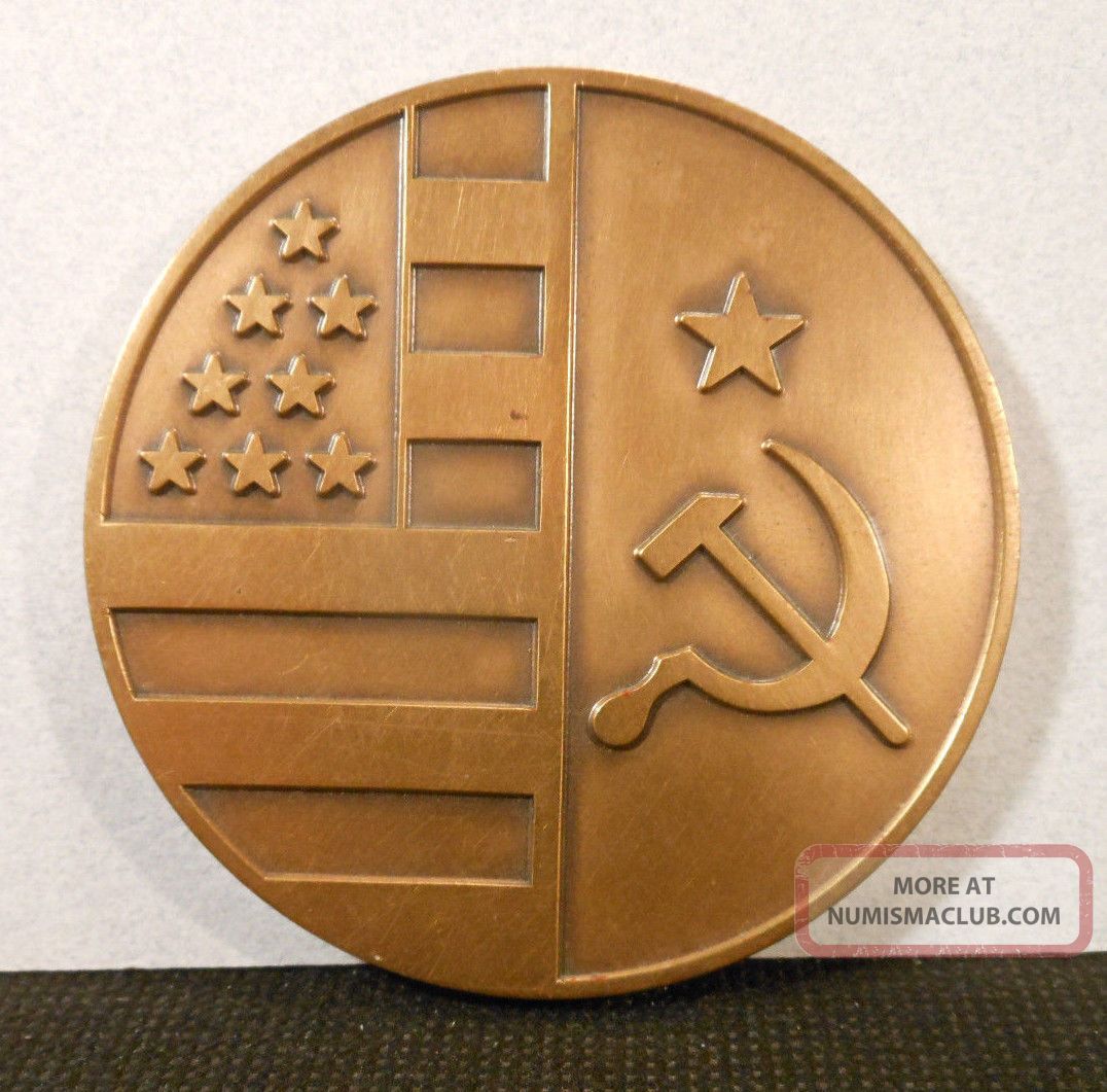 1989 International Alcohol Conference Medallion Usa Soviet Flags Stamford Ct Exonumia photo