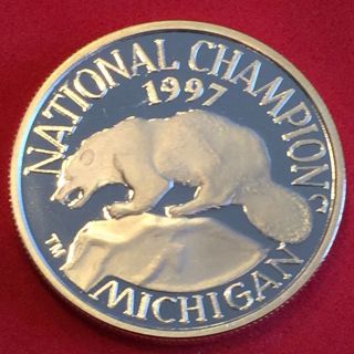 1 Troy Oz.  999 Pure Silver Peanuts Snoopy Michigan Championship Coin 20 Rare photo