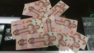 30 X Canada 1986 $2 Bills - Consecutive Serial Number Uncirculated photo