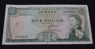 1960s States Of Jersey One Pound Banknote Sn F509844 photo