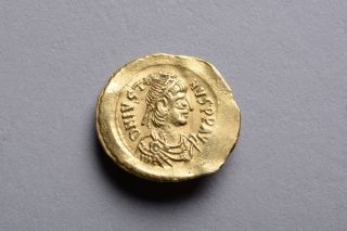 Byzantine Gold Tremissis Coin Of Emperor Justin I - 518 Ad photo