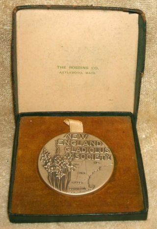 1933 England Gladiolus Society Medal - C.  W.  Brown Vase photo
