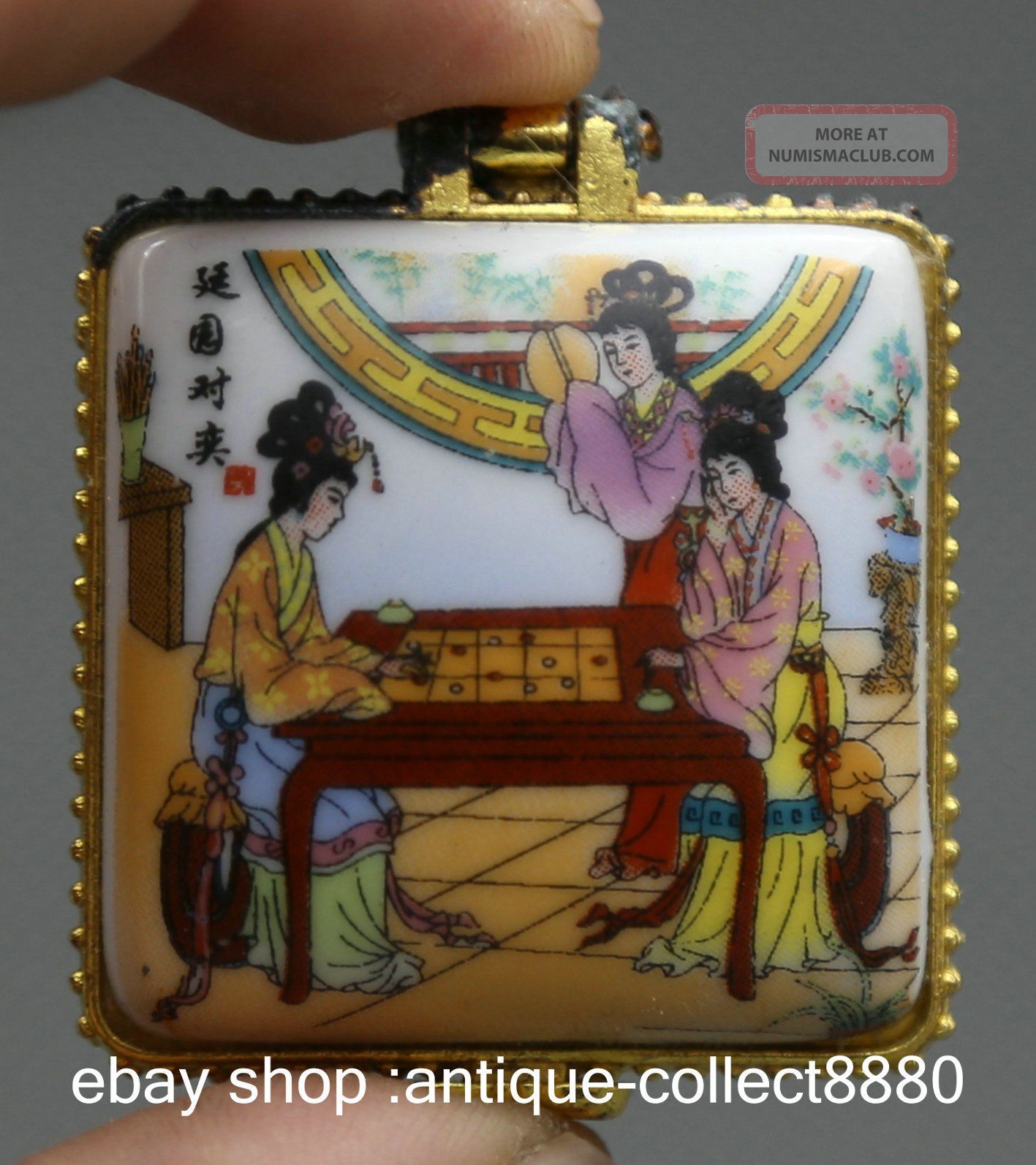 45mm Chinese Colors Porcelain Three Woman Play Chess Vogue Jewelry Box Coins: Ancient photo