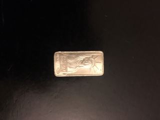 Platinum 2.  5 Grams.  999 Statue Of Liberty Bar Credit Suisse photo