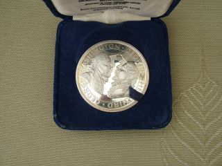 Independence Day.  Rare Bicentennial Silver Medallion 63.  5 Grms.  1976 Cased photo