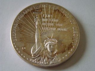 Freedom 1972 1 Oz.  Fine Silver Round,  The Price Of Liberty World Trade Silver photo