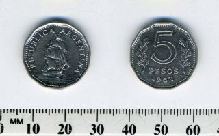 Argentina 1962 - 5 Pesos Nickel Clad Steel Coin - Sailing Ship - Fragata Sarmiento photo