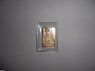 10 Gram Statue Of Liberty Credit Suisse Gold Bar.  9999 Fine photo