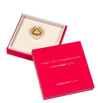 2017 China Mothers Day Heart - Shaped Panda 8g Gold Proof In Ogp Sku47017 photo