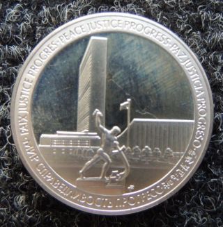 25th Anniversary Of United Nations,  Sterling Silver Medal 32mm photo