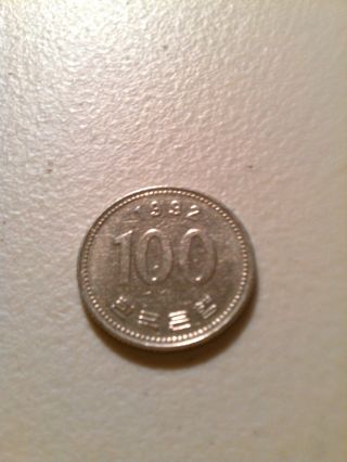 South Korea 1992 - 100 Won Copper - Nickel Coin photo