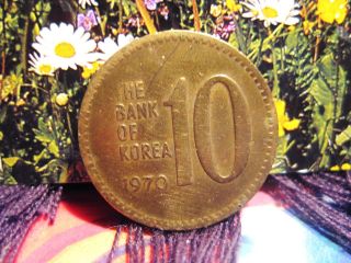 South Korea 1970 - 10 Won Bronze Coin 
